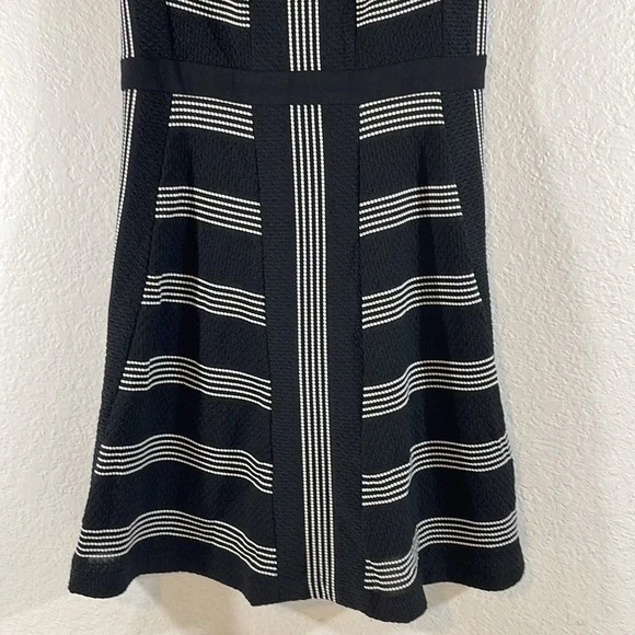 MAGGY LONDON Petites Women's Multi-Striped Short-Sleeve Dress Size 4P - Picture 3 of 8